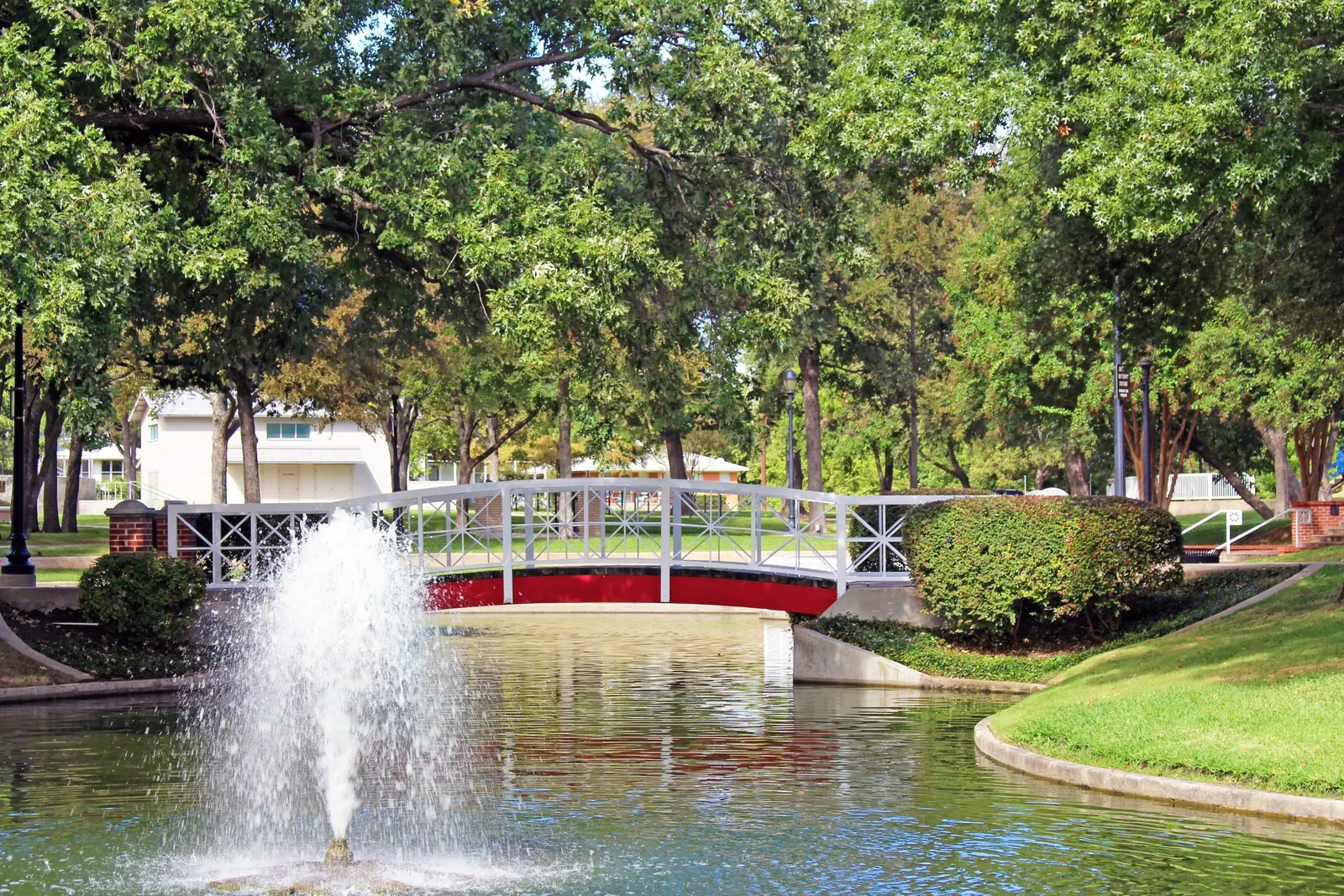 The footbridge and fountain in Haggard Park, downtown Plano
